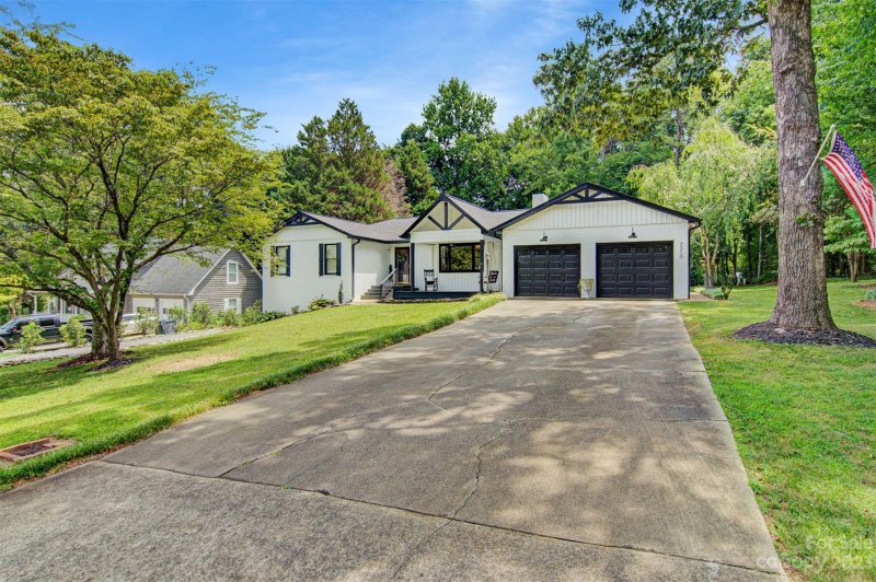 Property image 2 at 3310 15th Street, Hickory, NC 28601