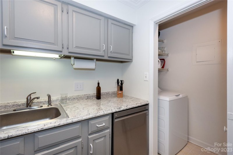 Property image 5 at 1604 Sharon Road, Charlotte, NC 28210