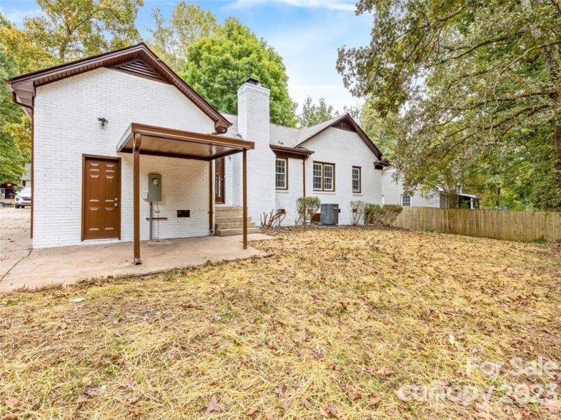 Property image 2 at 5745 Hollirose Drive, Charlotte, NC 28227