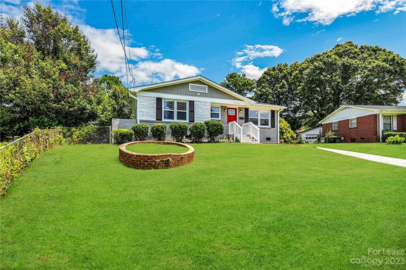 Property image 2 at 4420 Birkdale Drive, Charlotte, NC 28208