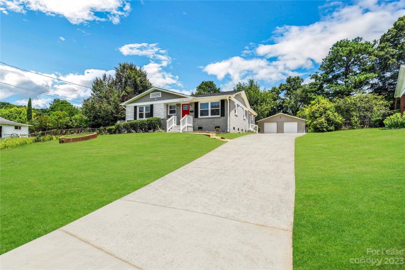 Property image 3 at 4420 Birkdale Drive, Charlotte, NC 28208