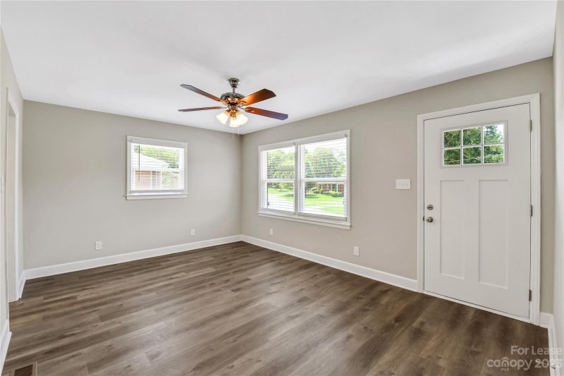 Property image 4 at 4420 Birkdale Drive, Charlotte, NC 28208