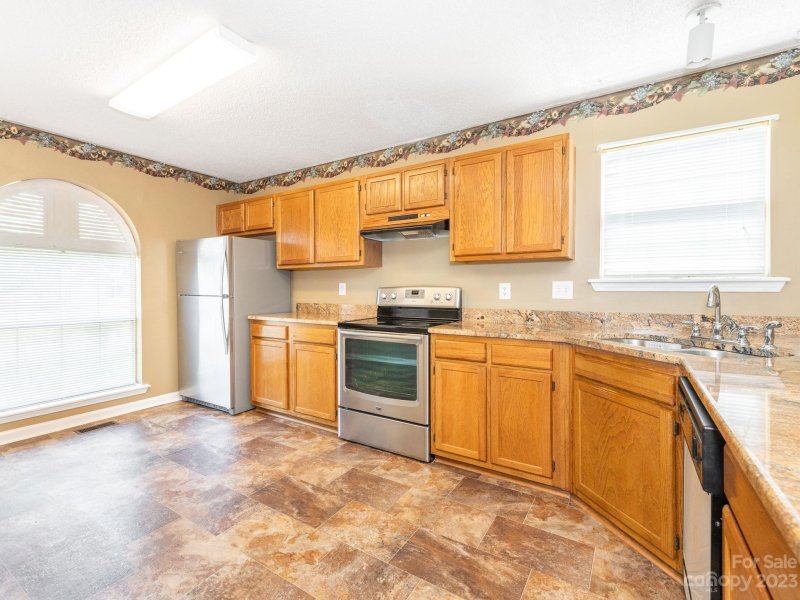 Property image 3 at 102 Oak Manor Drive, Columbia, SC 29229