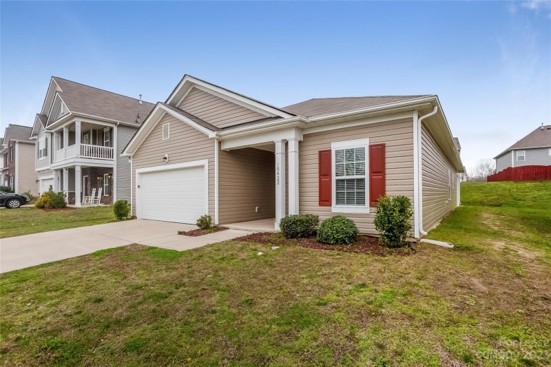 Property image 3 at 10422 Kempsford Drive, Charlotte, NC 28262