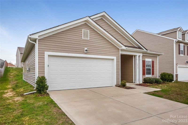 Property image 4 at 10422 Kempsford Drive, Charlotte, NC 28262