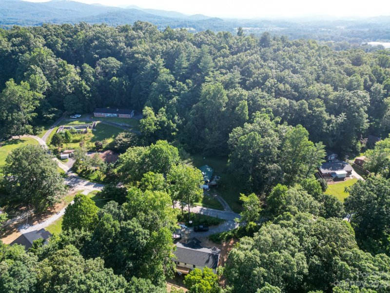 Property image 5 at 321 Lyndhurst Drive, Hendersonville, NC 28791