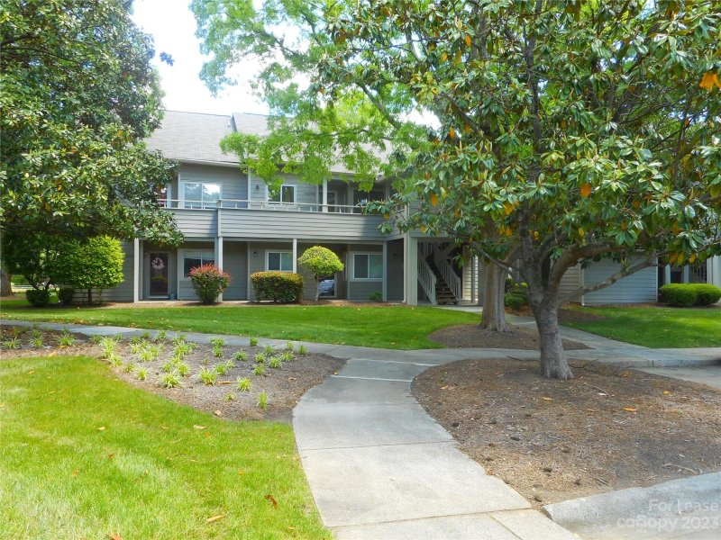 Property image 3 at 2521 Stockbridge Drive, Charlotte, NC 28210