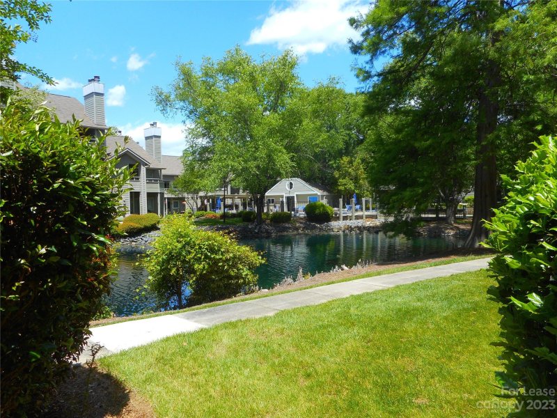 Property image 5 at 2521 Stockbridge Drive, Charlotte, NC 28210