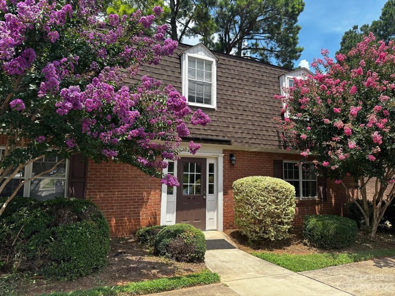 5805 Hunting Ridge Lane