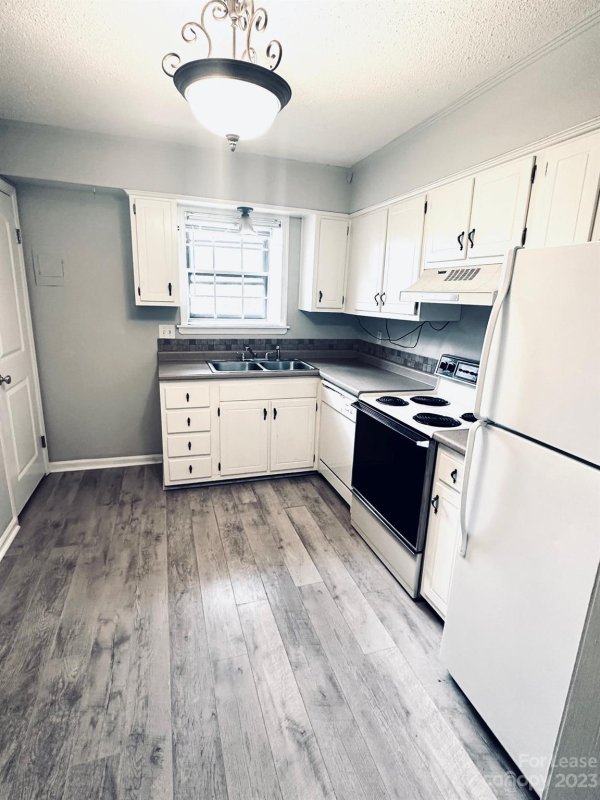 Property image 3 at 5805 Hunting Ridge Lane, Charlotte, NC 28212