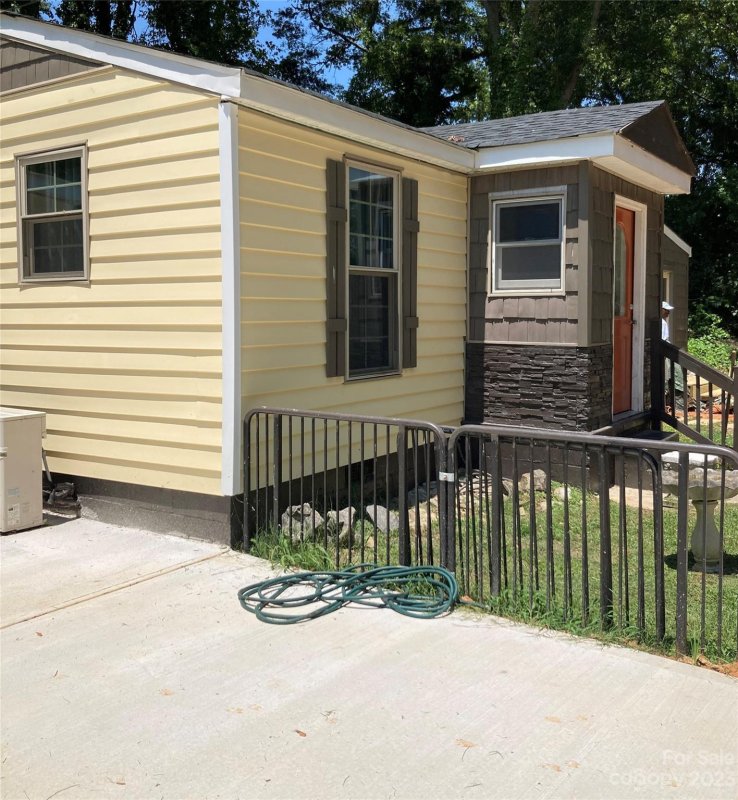 Property image 2 at 810 Williams Street, Gastonia, NC 28052