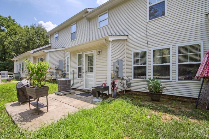 Property image 3 at 6778 Vlosi Drive, Charlotte, NC 28226