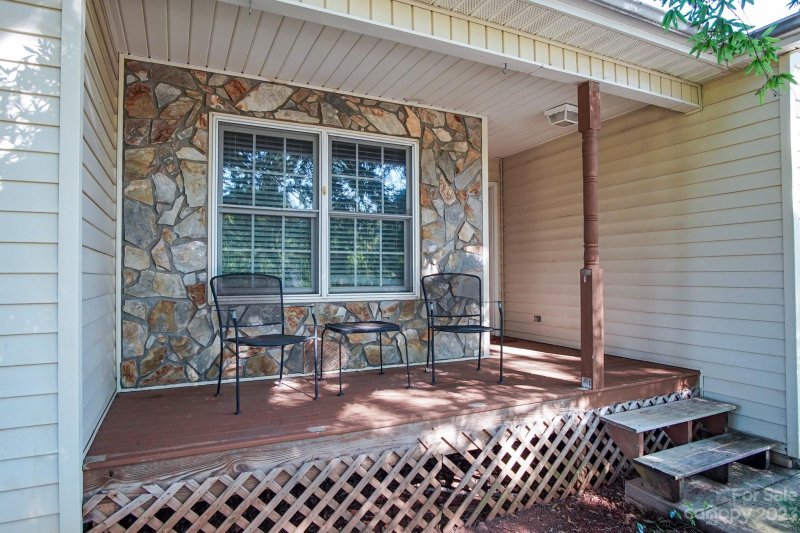 Property image 4 at 1647 Farmington Hills Drive, Conover, NC 28613