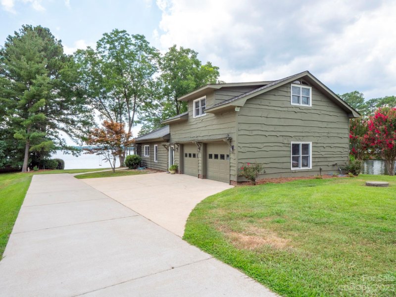 Property image 3 at 592 Fairway Shores Road, Mount Gilead, NC 27306