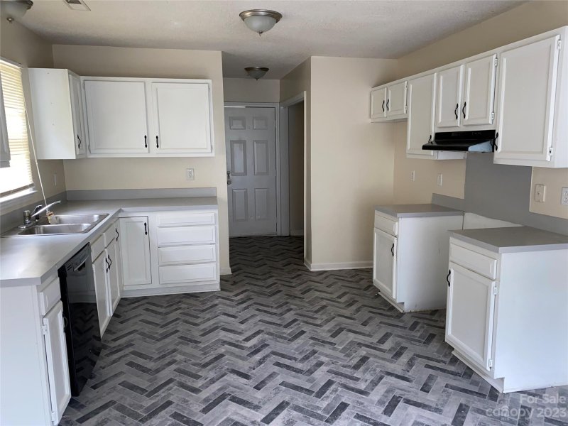 Property image 2 at 1907 Teddington Drive, Charlotte, NC 28214