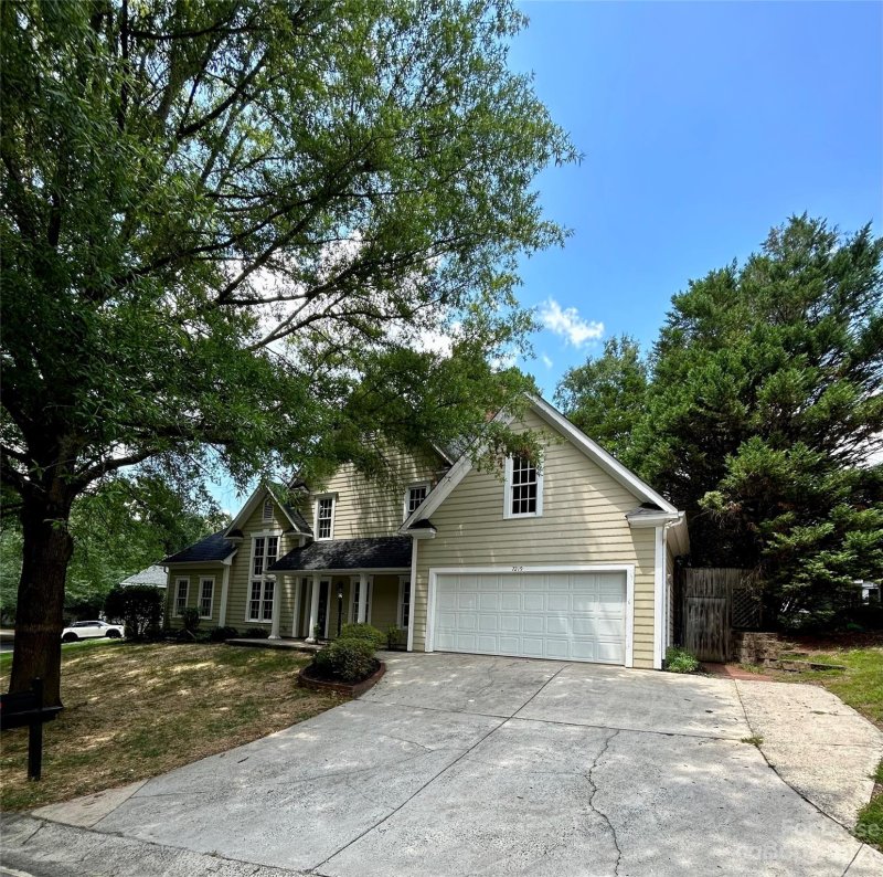 Property image 2 at 7219 Bevington Woods Lane, Charlotte, NC 28277