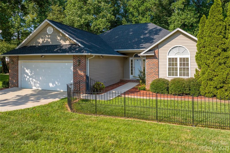 Property image 2 at 2364 24th Street Lane, Hickory, NC 28601