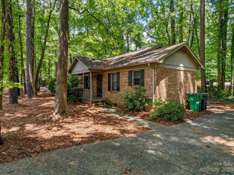 Property image 2 at 1061 Pineborough Road, Charlotte, NC 28212