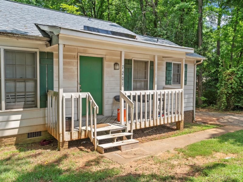 Property image 3 at 1049 Pinafore Drive, Charlotte, NC 28212