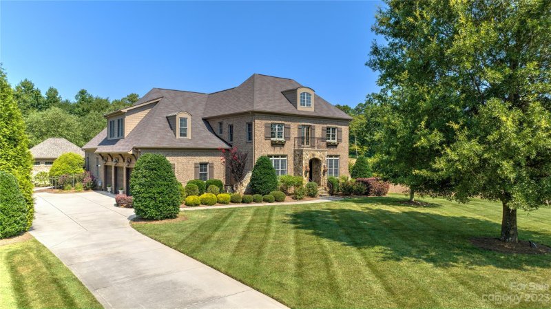 Property image 2 at 6003 Caliterra Drive, Matthews, NC 28104