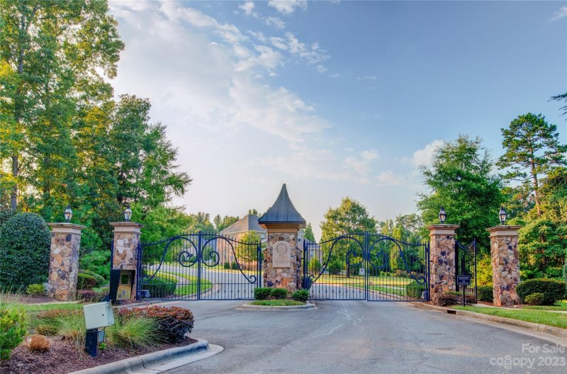 Property image 3 at 6003 Caliterra Drive, Matthews, NC 28104