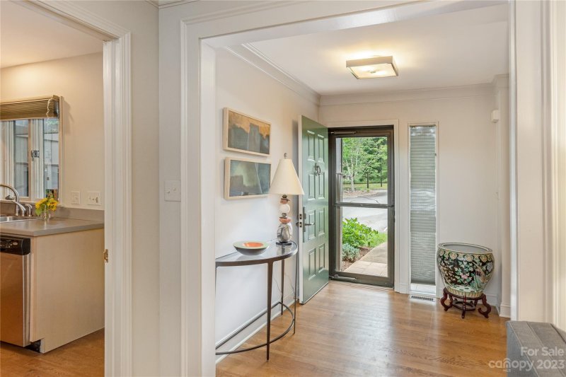 Property image 3 at 406 Crowfields Drive, Asheville, NC 28803