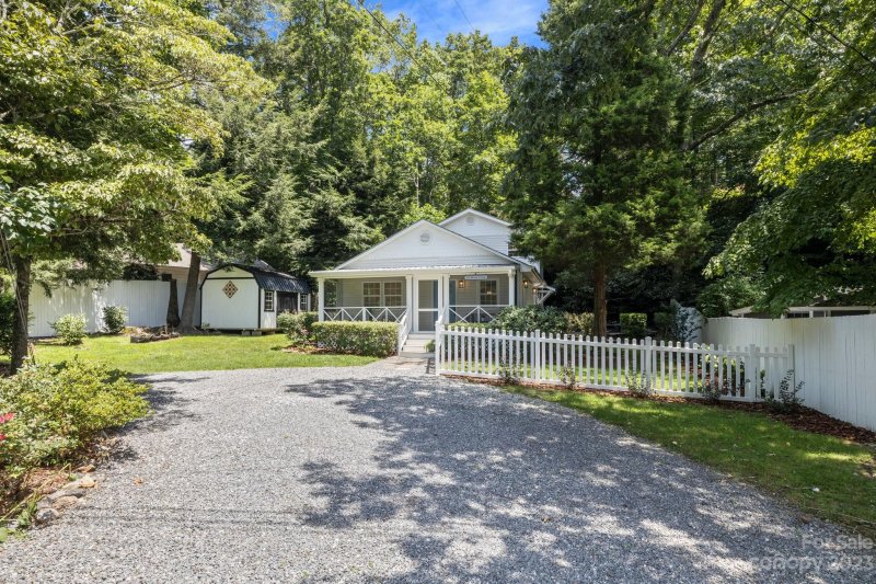 Property image 2 at 20 Moore Circle, Black Mountain, NC 28711