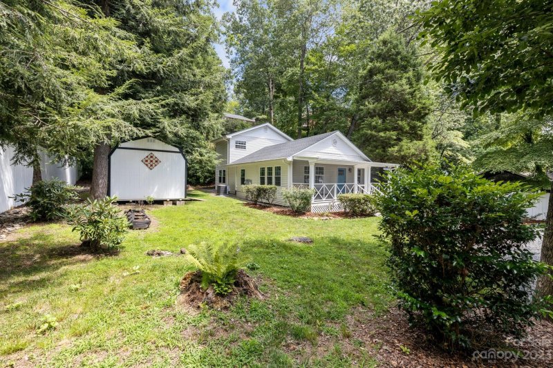 Property image 3 at 20 Moore Circle, Black Mountain, NC 28711