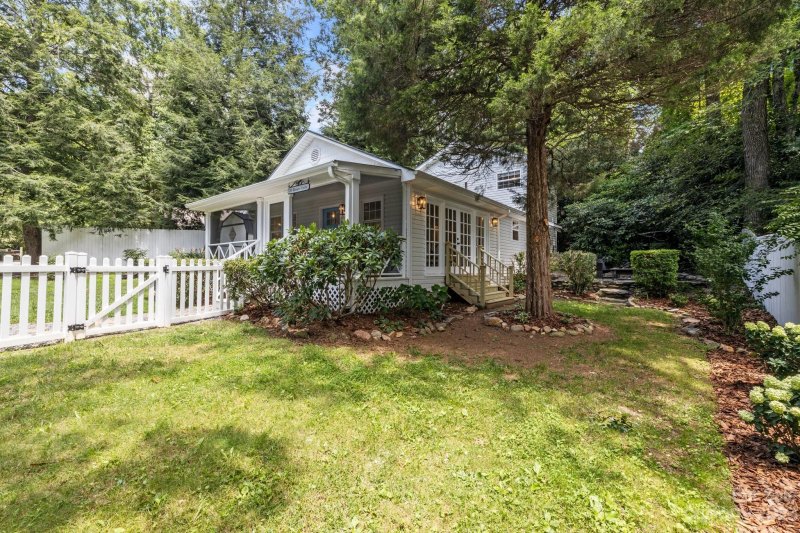 Property image 4 at 20 Moore Circle, Black Mountain, NC 28711