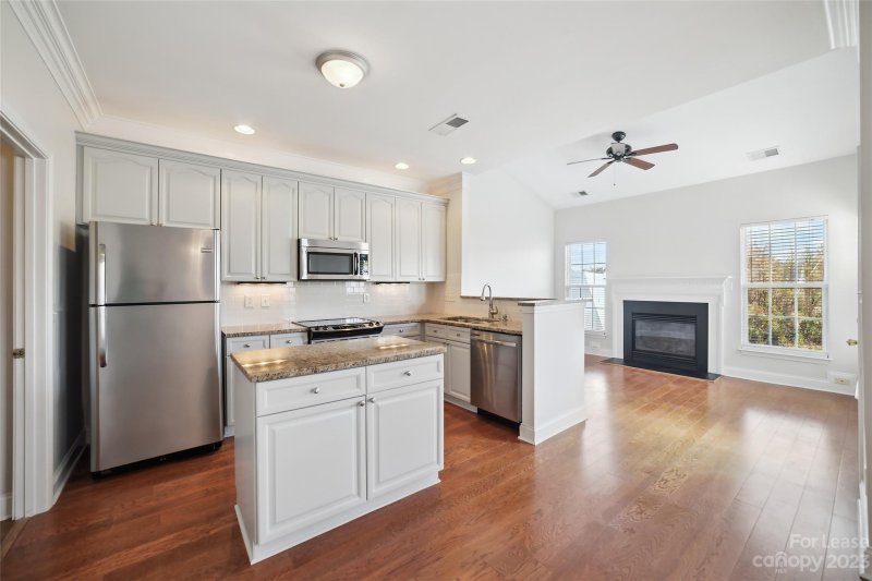 7994 Mariners Pointe Circle