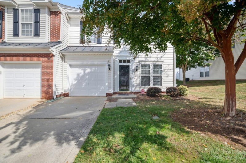 Property image 2 at 7994 Mariners Pointe Circle, Denver, NC 28037