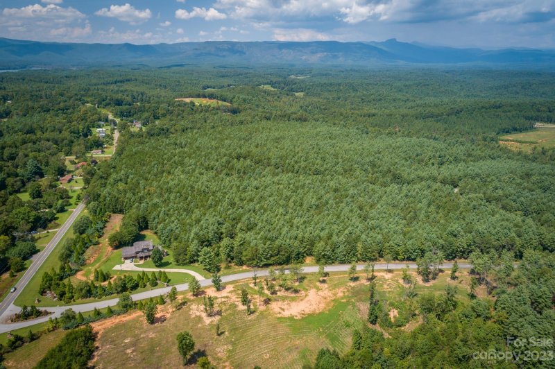 Property image 4 at 1035 Hawksbill Drive, Morganton, NC 28655