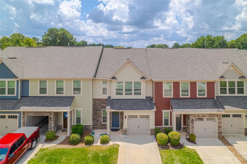 Property image 2 at 318 Willow Wood Court, Matthews, NC 28104