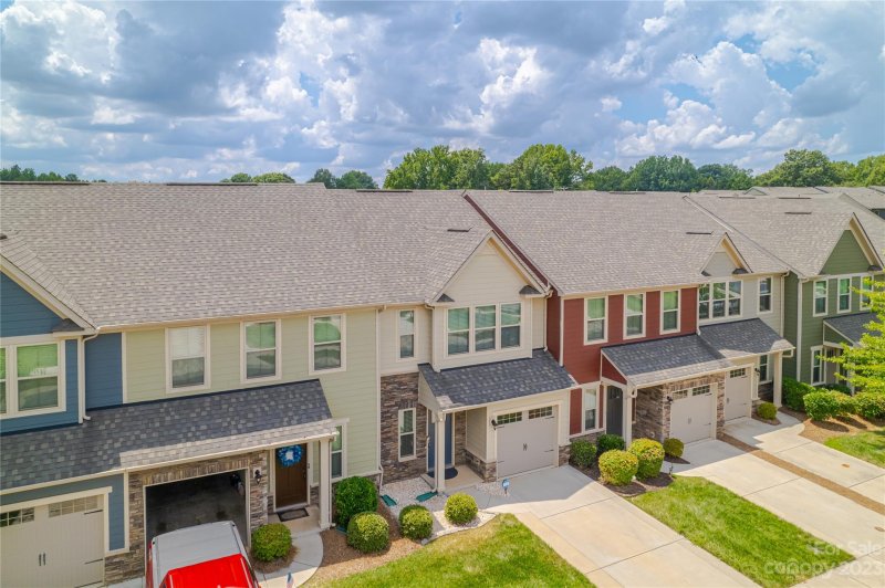 Property image 3 at 318 Willow Wood Court, Matthews, NC 28104