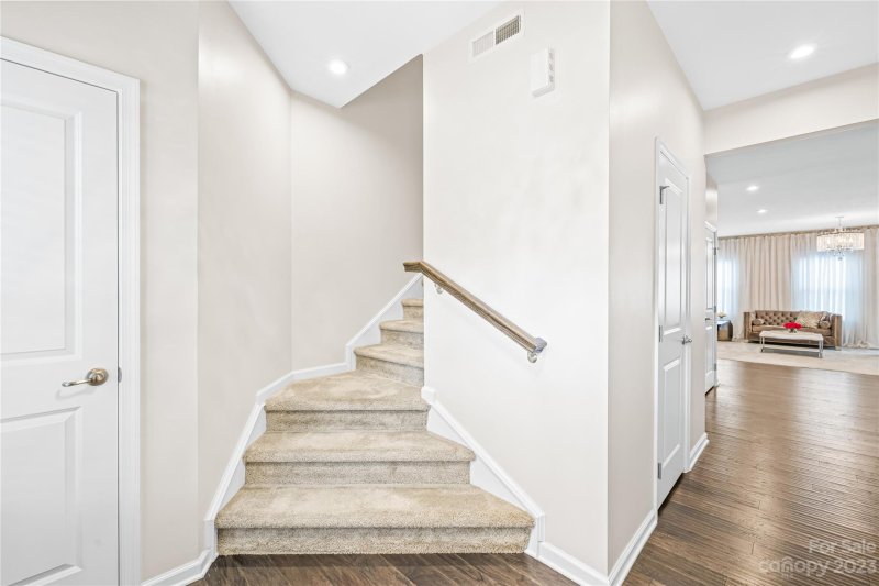 Property image 5 at 318 Willow Wood Court, Matthews, NC 28104