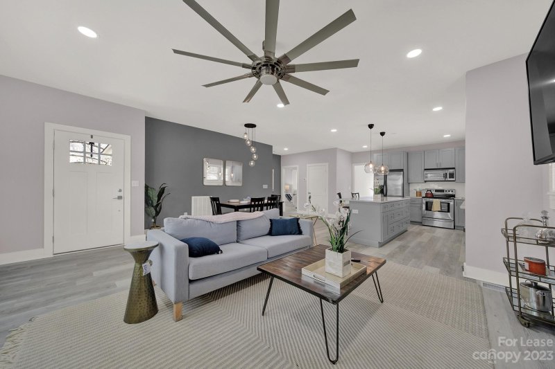 Property image 4 at 811 W 2nd Avenue, Gastonia, NC 28052