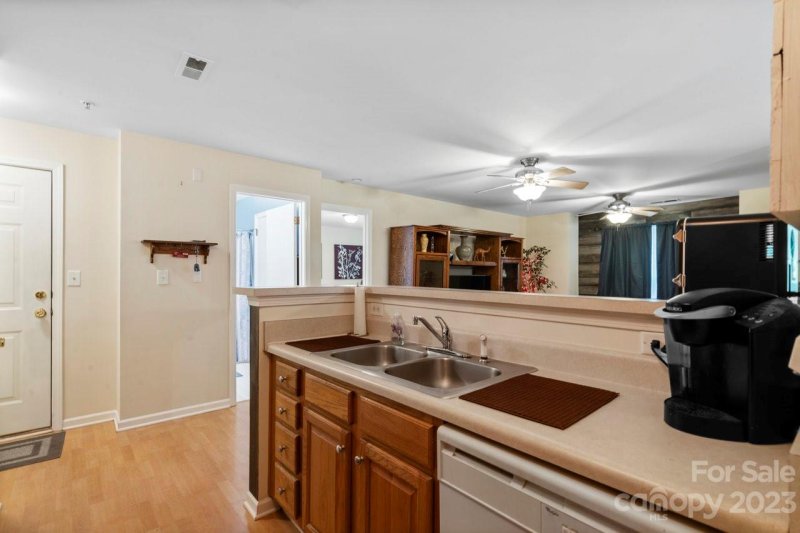 Property image 5 at 9849 Campus Walk Lane, Charlotte, NC 28262