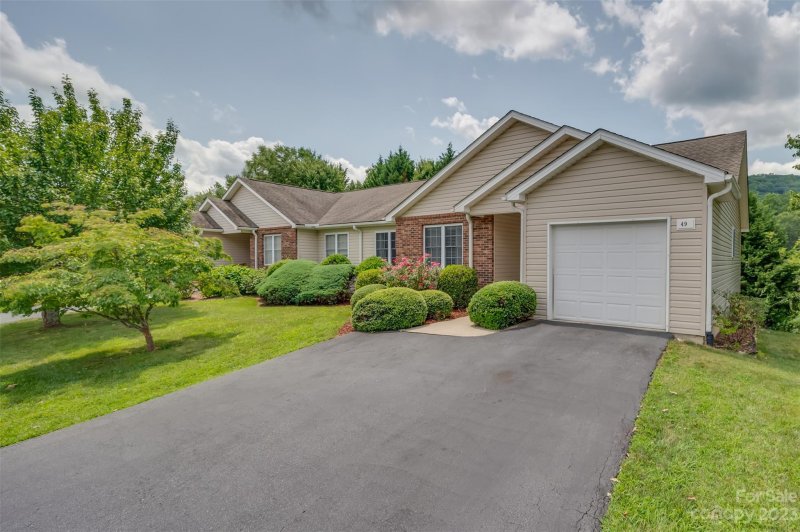 Property image 2 at 49 N Woodridge View Court, Hendersonville, NC 28791
