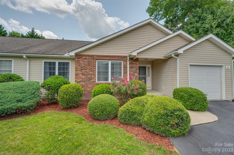 Property image 3 at 49 N Woodridge View Court, Hendersonville, NC 28791