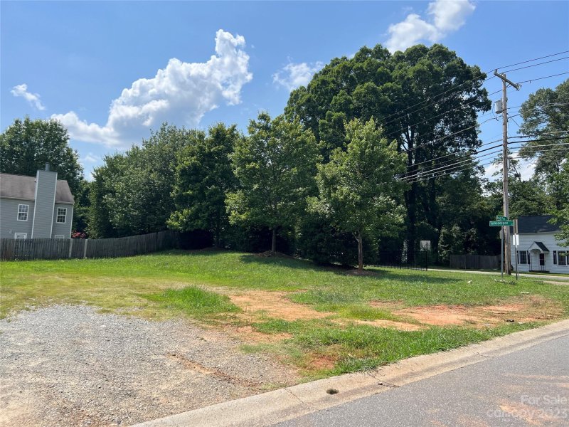 Property image 2 at 2608 Reid Park Lane, Charlotte, NC 28208