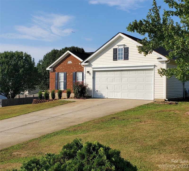 Property image 2 at 109 Sella Ridge Drive, Mount Holly, NC 28120