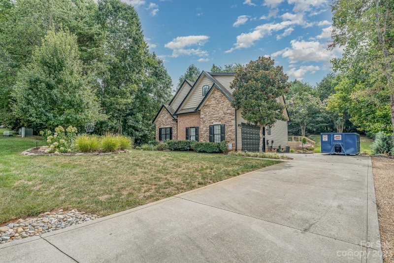 Property image 3 at 1915 Lynmore Drive, Sherrills Ford, NC 28673