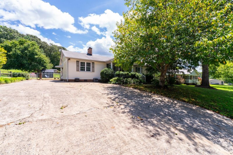 4838 Greenwood Drive