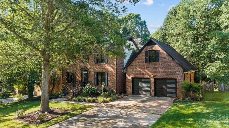 Property image 2 at 6828 Van De Rohe Drive, Charlotte, NC 28215