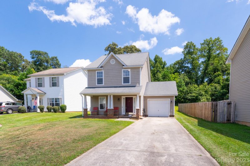 Property image 2 at 708 Raindrops Road, Gastonia, NC 28054