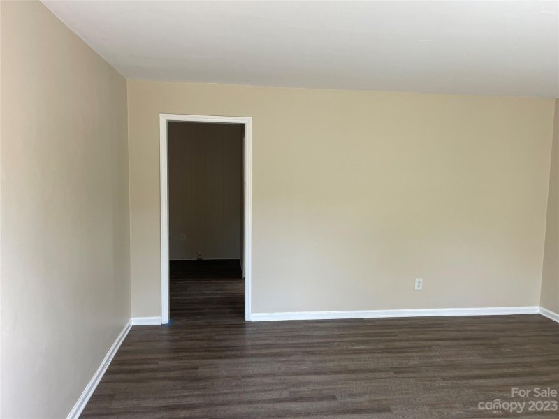 Property image 4 at 445 Short Hills Drive, Charlotte, NC 28217