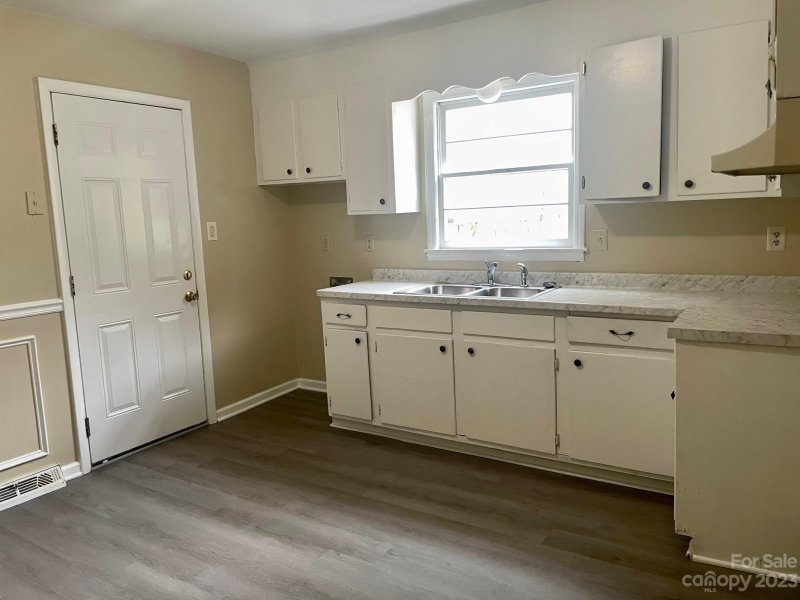 Property image 2 at 436 Edgegreen Drive, Charlotte, NC 28217