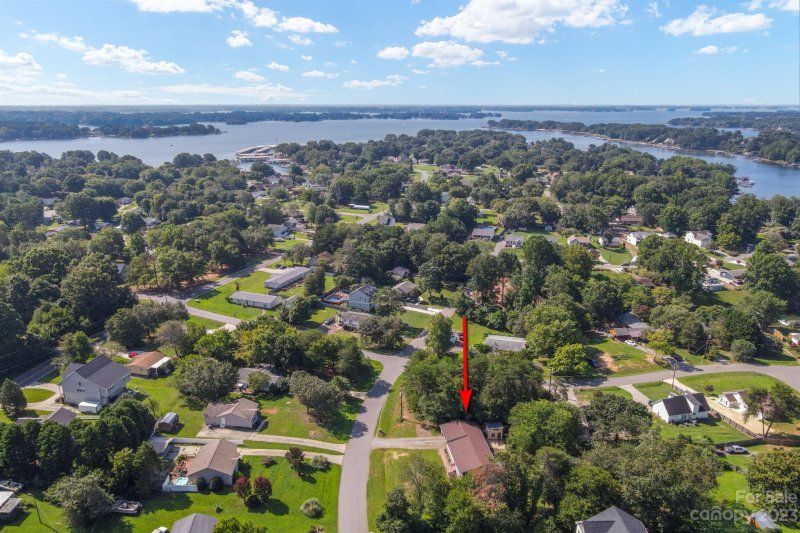 Property image 3 at 124 Driftwood Drive, Mooresville, NC 28117