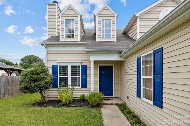 Property image 2 at 1022 Hipp Road, Charlotte, NC 28216