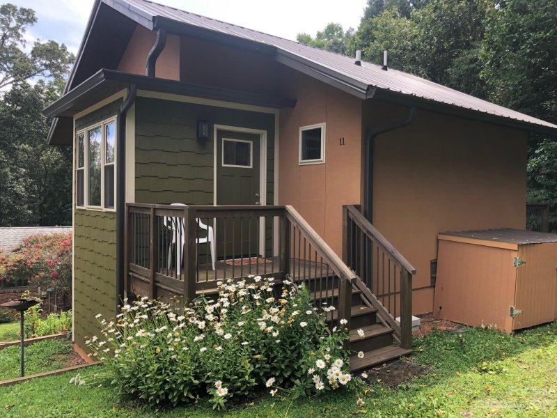 Property image 3 at 11 Wellspring Lane, Asheville, NC 28806